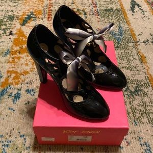 Betsey Johnson Terra heels